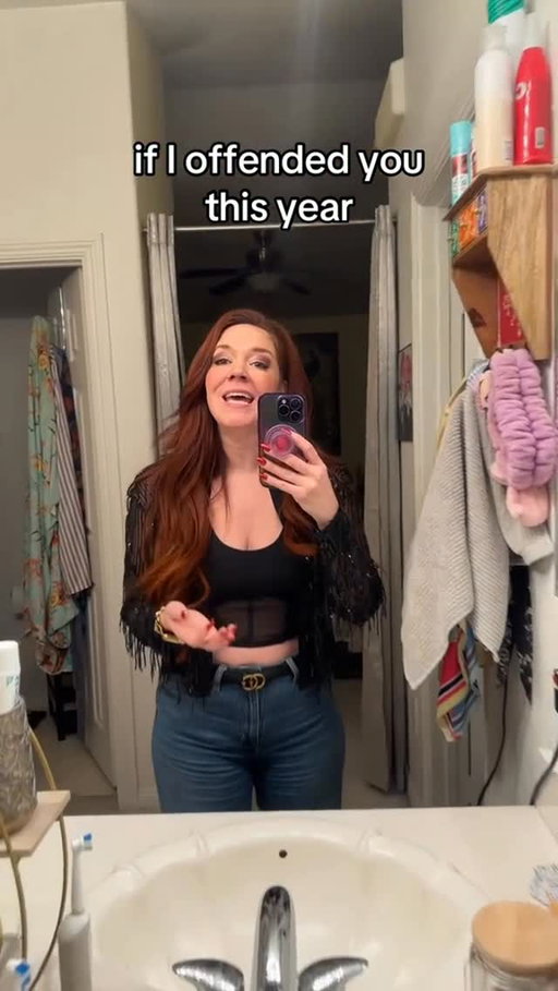 Do better next year, I know I will 😏 Planning my 2026 tour now. VOTE for your city to be added to my tour 🔗 in bio #newyear #sarahhesterross #sarahhesterrosscomedy #mirrorparody