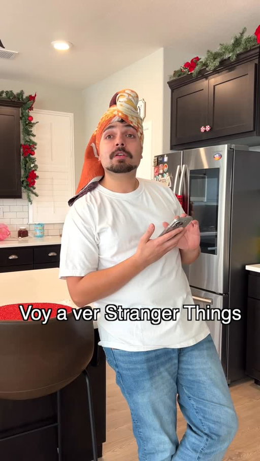 My Hispanic mom has been watching novela Stranger Things 😂
#strangerthings5 #strangerthings