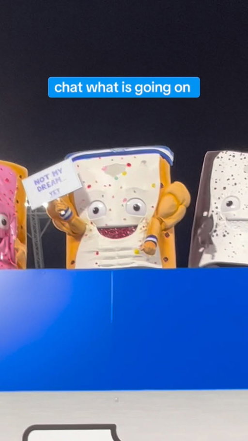 Protein Slammin’ Strawberry just ESCAPED the sacrifice?? 

#poptarts #poptartsbowl #ptbowl #ProteinSlamminStrawberry