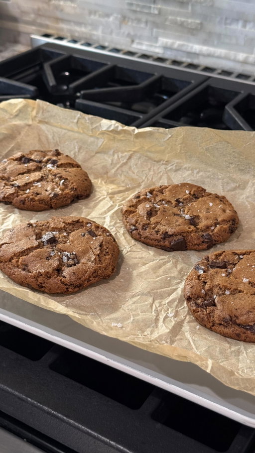 best ice cream sandwich EVER i wish i would’ve filmed our reactions

brown butter chocolate chip cookie recipe via @bromabakery
best vanilla ice cream @alecsicecream