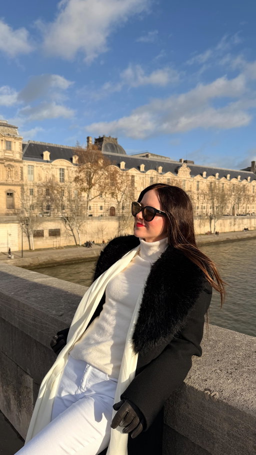Ma réponse est toujours: tu peux deviner? 🙃

Je me suis habituée😂 mais parfois cette question fait mal, parce que sa formulation implique indirectement qu’on ne vient pas d’ici et qu’on vous doit des justifications.

Pour les personnes qui ont grandi entre plusieurs cultures, il y’a plusieurs endroits d’où “on vient”. Et parfois on n’a pas envie de raconter toute notre vie à des inconnus.

Je parle français avec un accent même après 12 ans, et je ne veux rien changer car mon accent fait partie de mon identité.🫶🏼

#accents #polyglote #multilingual