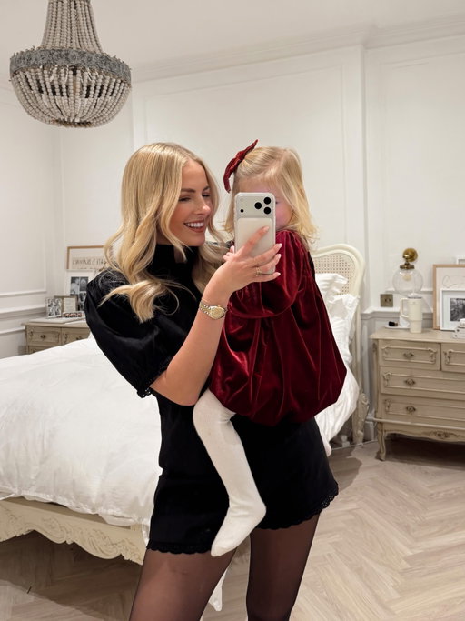 a quiet Christmas just the three of us, finding moments of happiness amongst the sadness of the first Christmas without my mum 🥺❤️ Goldie had a special day and that’s all that matters 🎅🏼