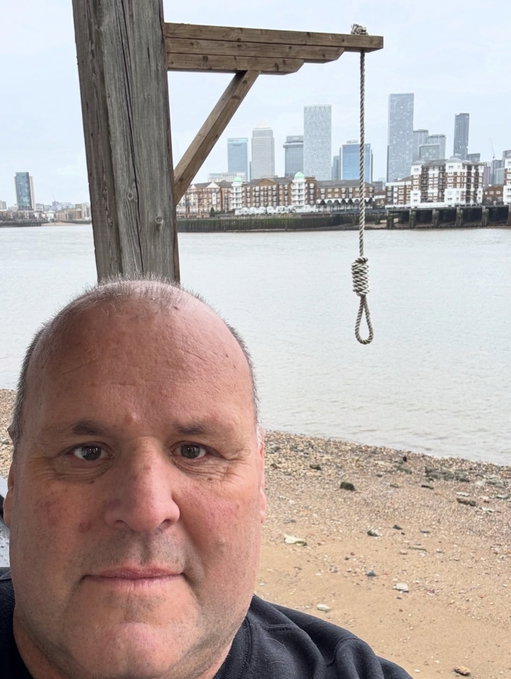 Lovely Romford Bull Army run in Wapping , East London this morning. 

Big shoutout to everyone who came and then had coffees and roast dinners in the prospect of Whitby pub. 

My dad used to drink in the prospect as a young man and it is a pub close to our hearts. 

Wapping is a special place and we are going to do the run once per month , anyone is welcome. 

Hector loved it to 

Bosh