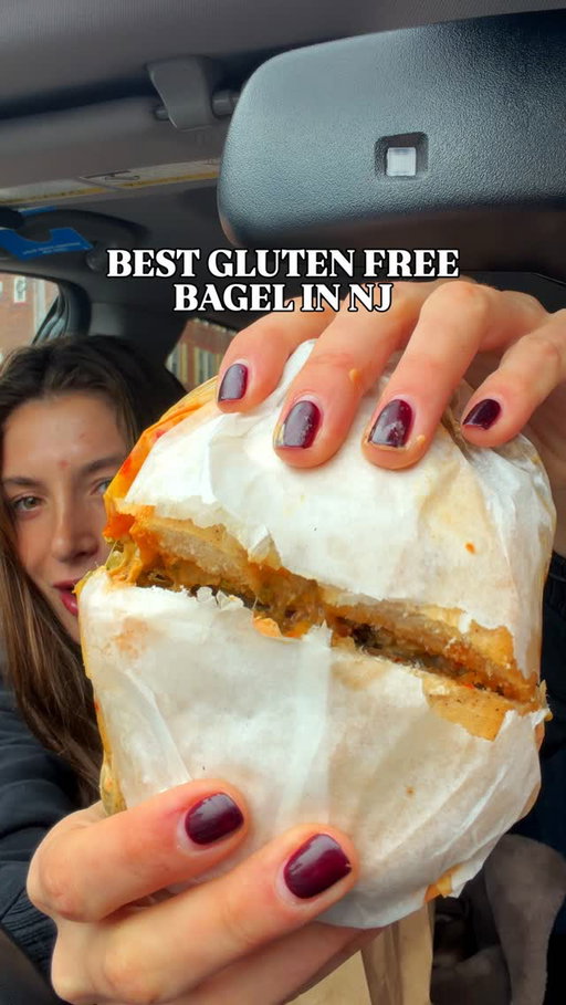 Trying the best gluten free bagels in New Jersey with my celiac mom @obagel_family on @eatoriginalsunshine #glutenfreenj #njbagel #momanddaughter  #porkroll #glutenfreebagel