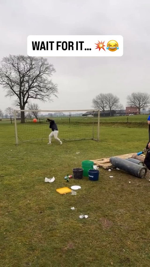 “FATALITY!” 🤣⚽️

(via @433nl)