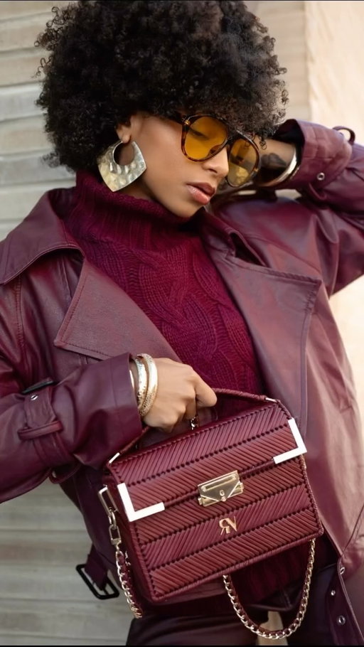 Meet the brand that will be featured at POP‑UP MARCHÉ DE MODE — Roxana Nesfintu.
This is a handmade bag brand, where every bag is crafted by hand with love and meticulous attention to detail.
Roxana Nesfintu stands for unique style, high-quality craftsmanship, and individuality in every piece.
@rn.bags.studio @brunette_iren