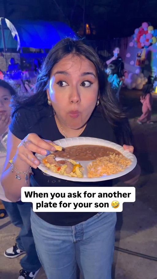 When you ask for another plate for “your son” 🤣
#mexican #mexicans #mexicanmemes #mexicansbelike
