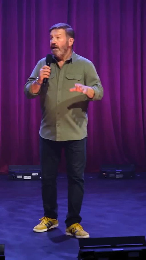 It's course and rough and irritating and it gets everywhere.

#lawrencemooney #comedy #aussiehumour #comedian