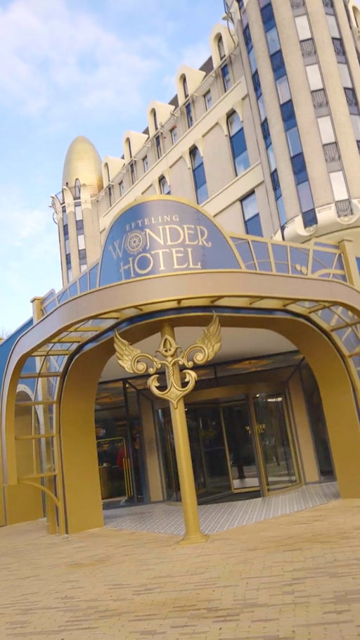 WIN! 🏰☁️ Maak kans op een sprookjesachtig verblijf in het Efteling Wonder Hotel! 💤 

✨ Overnachting voor 4 personen 
✨ Een heerlijk diner in Restaurant Saga 
✨ 2 dagen toegang tot het park 

Wil jij dit winnen? Like dit bericht en deel het in je story (vergeet ons niet te taggen) om kans te maken! Meedoen kan t/m woensdag 7 januari. De winnaar ontvangt van ons een privébericht. Let goed op: er zijn nep- en spamaccounts actief. We nemen alleen contact met je op via dit officiële account en zullen nooit om financiële gegevens vragen. 

Veel succes! 🍀