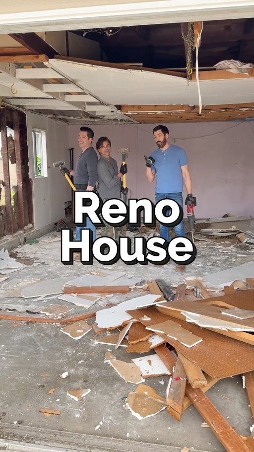 Check out this Full H̶o̶u̶s̶e̶ Garage transformation! 🤩
