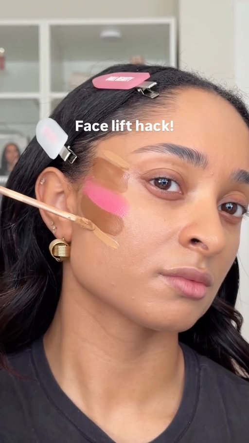 Follow @leilanikea for more! Face lift hack 
What do you think of this hack? ib: @Cori 
#facelifthack

@toofacedlovestheuk Melting bronzing stick - chocolate caramel
@hourglasscosmetics concealer - flax
@rhode pocket blush - juice box