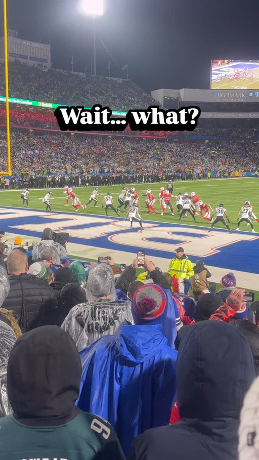 Josh Allen goes for 2 to win the game… and this happens 👀 What y’all think?
#BillsMafia 💙❤️
#FlyEaglesFly 💚🦅