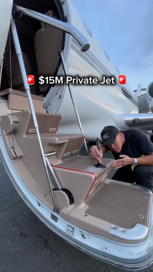 $9,000/hr overnight job as a cross country aircraft technician

#aviation #aircraftdetailing #detailing #aircrafttechnician