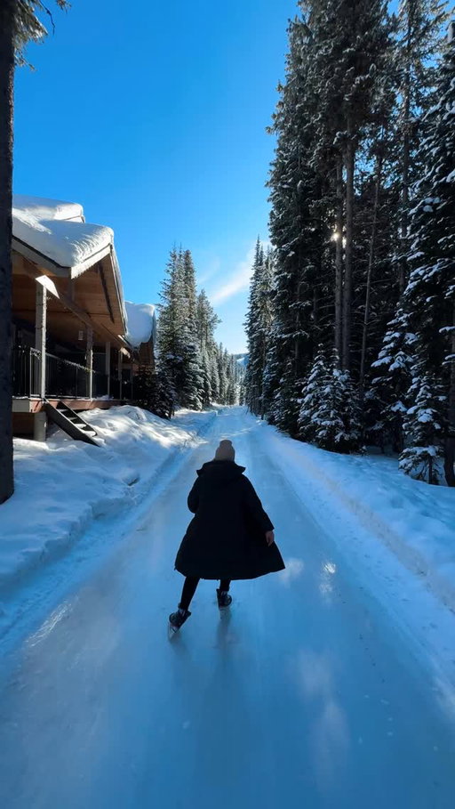 Skating through a magical winter forest.. only in Canada ❄️💫⛸️

📍 @apexmtnresort