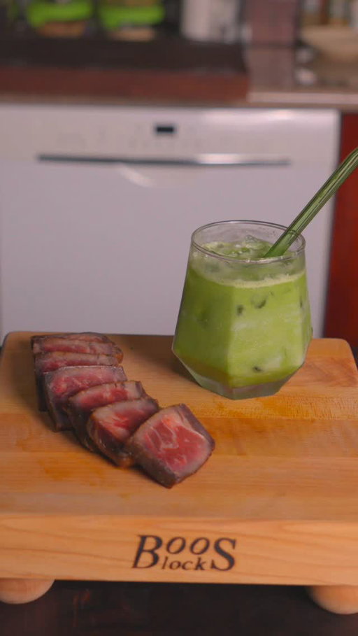 Today I dry aged a steak in matcha powder, it honestly didn’t change the flavor of the steak much, if anything it gave it a more earthy note! This was absolutely delicious!

Huge thank you to @coloradocraftbeef for the amazing beef!

#steak #matcha #dryage #cooking #food