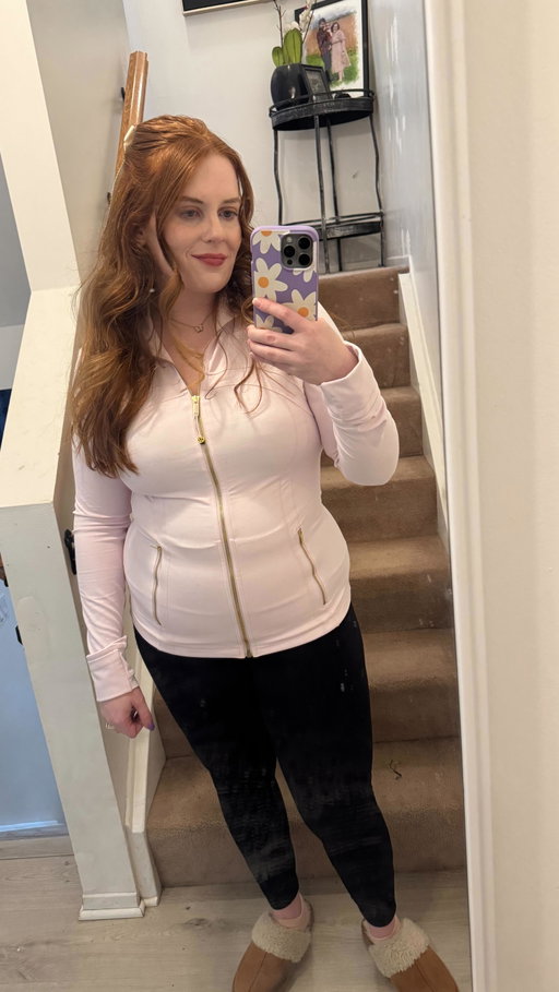 Spoiled myself with a new @lululemon sweater and I freaking love it so much!!! My gift to myself for losing 60lbs 

#weightloss #lululemonhaul #weightlossjourney