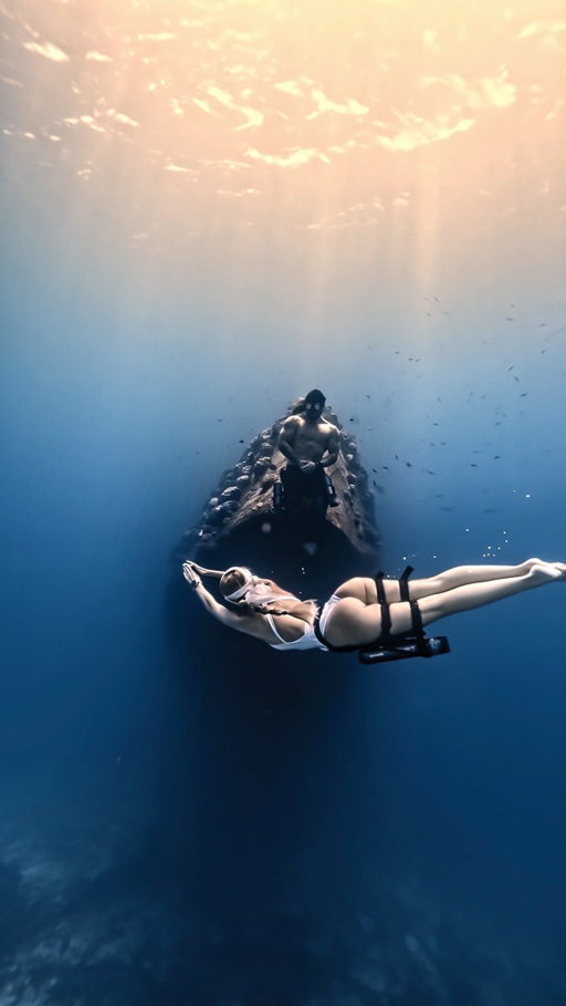 👁️ Did you see the end …

Wishing you all beautiful memories with your families, good health, and peace for the New Year , 2026 💙 

🔱 Core memories flying around the Maldives as a family @tavicastro @yanitayancheva and our brave 8 year old @aviacastroworld freediving like a pro …

🛥️ 📍 @shadowpalmmaldives 
🌙 @maldives.friends @joy_underwater_ 
🎥 @rizkhanmohamed @saaidh.mv @trip_maldives