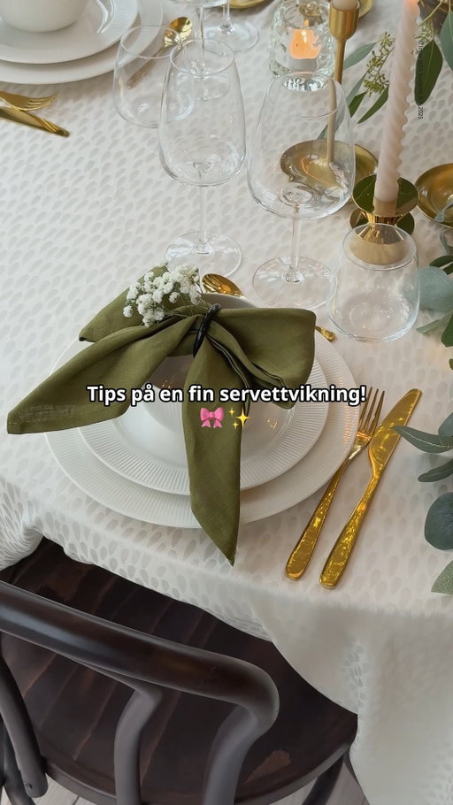 Tips på en fin och enkel servettvikning till nyårsmiddagen, med STOCKHOLM tygservett och en gardinring! 🤍🌿 

#IKEASverige #inspiration #servettvikning #hack #fördig