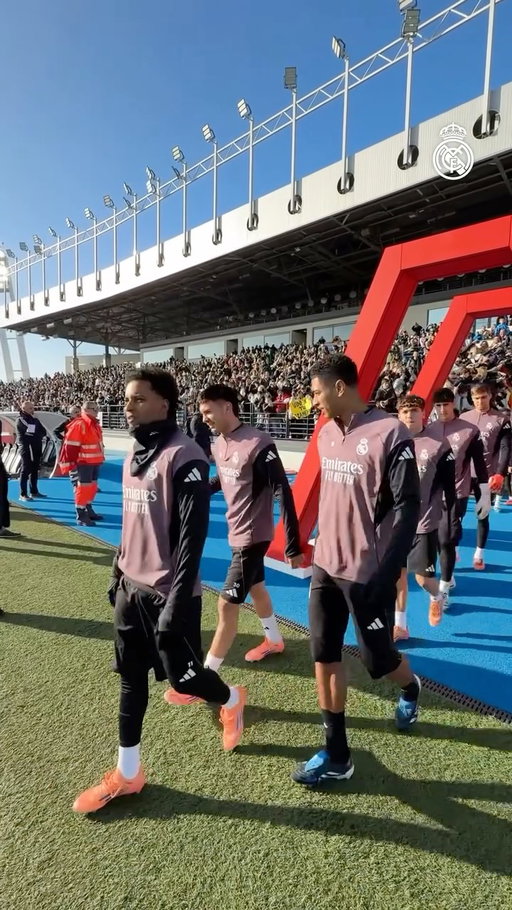 🤍 Ready for a very special training session!
🤩 ¡Listos para un entrenamiento muy especial!
👉 @adobe