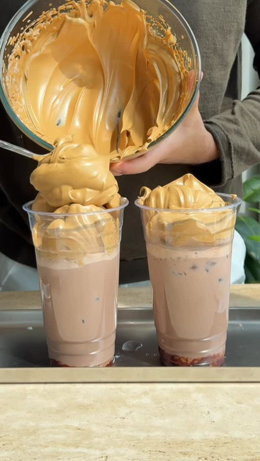 Reposting my most viral coffee video of 2025! Fluffy coffee with chocolate twist