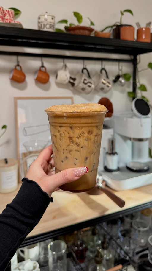 Honey Bun Latte 🍯☕️🧸

When I said I’m addicted to these lattes I meant it - son tan delicious and the best part is that they are so easy to make! No fancy syrups and in this version no espresso machine required 🤍 you just need:
• honey
• brown sugar 
• white chocolate 
• cinnamon 

Happy brewing! 
.
.
.
.
.
.
#honeybun #coffeeathome #instantcoffee #coffeerecipes homecafe