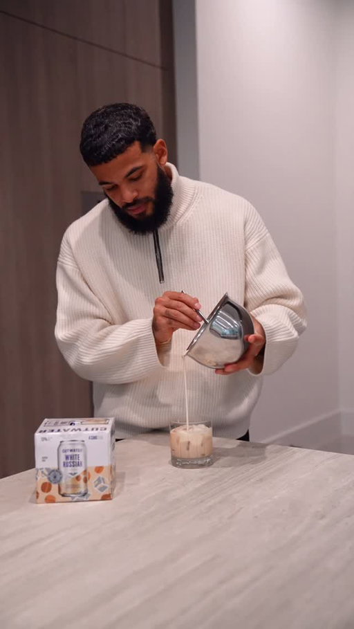 Family or friends coming over? #ad Then I’m dressing up the @cutwaterspirits White Russian with a vanilla bean cold foam over the top and some winter spice. You have to try it like this!