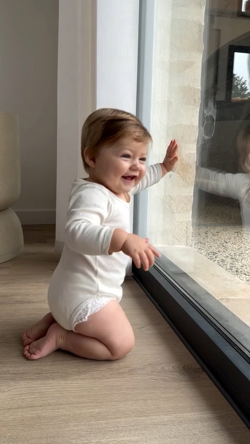 Publicité - Abel a bien grandi et autant vous dire qu’il a intérêt à être bien équipé vu comment il galope 😂 Heureusement, nous avons les couches Huggies Extra Care avec Winnie L’ourson qui prennent soin de sa peau délicate. Aucunes fuites, aucunes rougeurs, juste un max de confort pour qu’il profite de sa journée sans être dérangé !
#huggies #parentshuggies #onestlabebe

@huggies_france @disneyfr