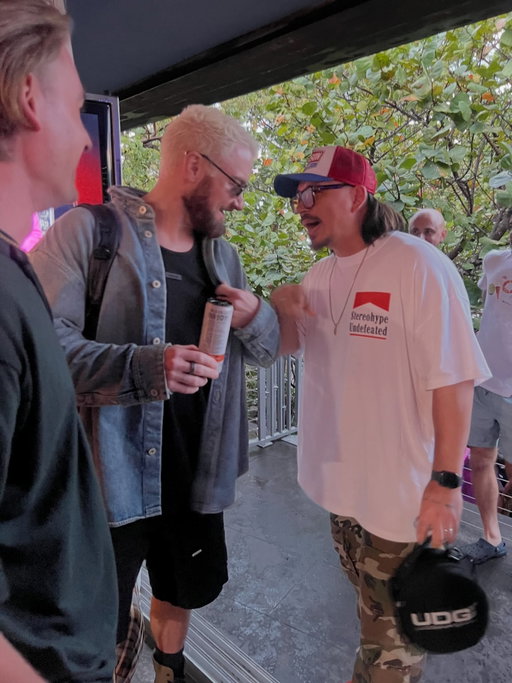 When we designed the Undefeated Tees, we aimed for simple yet bold design, perfect for festivals, clubs, and everyday streetwear too! Its what we stand for, our community stands united, undefeated every day 🙏🏼

Limited sizes left at stereohype.global!

#undefeated
