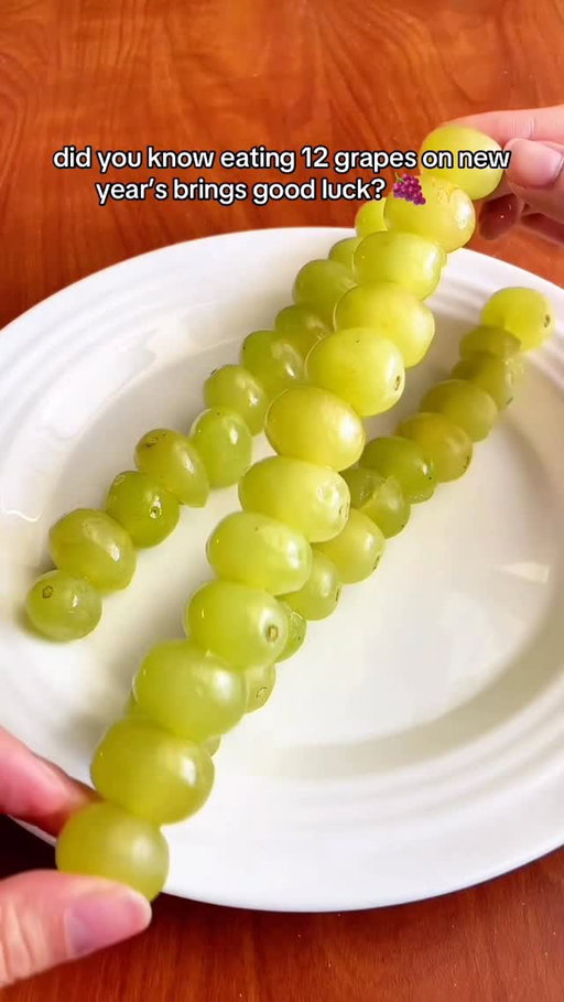 Did you know if you eat 12 grapes at midnight on New Year’s Eve you’ll have good luck? 🍇✨