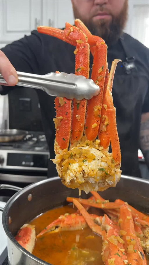 Crab Legs are BETTER AT HOME! Give this recipe a try and enjoy!

Just Comment “Crab Legs” and I’ll send you the recipe 

Pro Tips:
Crab is already pre cooked.. your job is to bring it up to temp and add flavor 

Gently pre crack the shell so the seasoning and butter can get inside 

Don’t overcook the crab legs! #mrmakeithappen #foodies #crablegs #seafoodlover #seafood