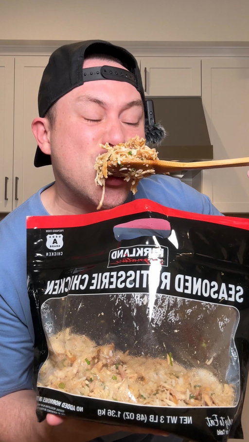 Costco Chicken Scallion Rice hack with a twist! 🤤 

Sauce Recipe:
1 tablespoon oyster sauce
1/2 teaspoon of sesame oil
1/2 teaspoon soy sauce
2 teaspoons of sugar 

You can adjust this to your taste. I used about 5 scoops of rice and 1/3 of the chicken so adjust according to however much rice and chicken you’ll be using so that the sauce is balanced it out.

🍴: Costco Chicken Scallion Rice
📍: Costco
.
.
.
.
.
.
.
.
#hungryhugh #losangeles #orangecounty #alhambra #costco chicken scallion garlic onion rotisseriechicken