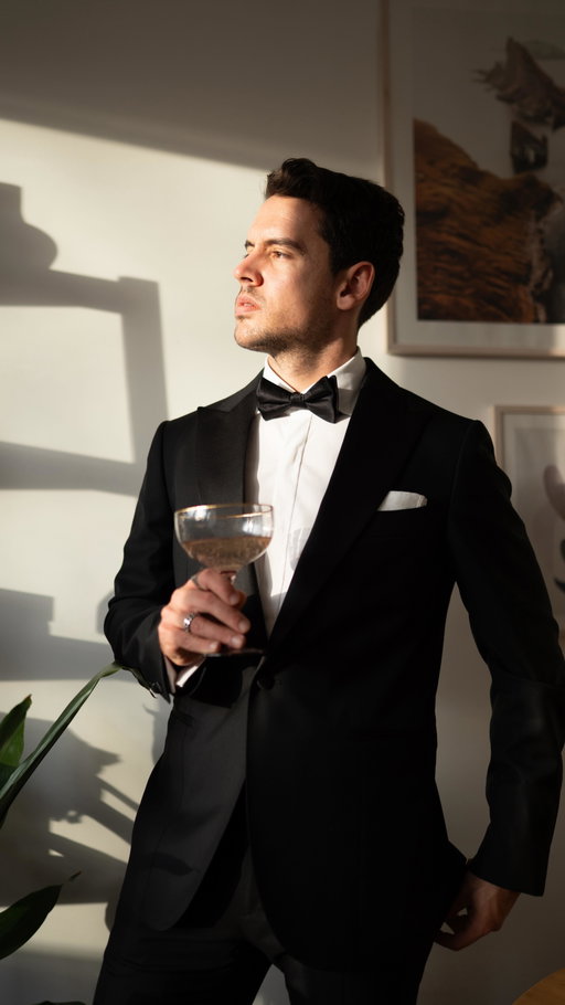 Ready to welcome 2026 🥂 Tuxedo look by @gutteridge1878 for the big occasions! AD
-
-
#nyeoutfit#tuxedo#absolutebespoke#suituptime