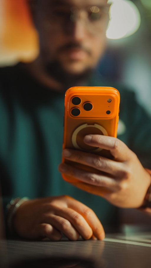 Buongiorno amici ✌🏼📱

Oggi come ultimo post dell’anno per voi ho la famosa cover Q3 Air di @torras_global in colorazione arancione 🧡

Combo perfetta con il mio iPhone 17 pro max cosmic orange 😎✌🏼
Ormai sapere che questa é tra le mie preferite, lo stand posteriore magnetico é un plus non da poco!!

TORRAS è il marchio numero 1 al mondo di custodie magnetiche  Non vi resta che liberare le vostre mani per creare.✨🤓

Vi lascio il link in bio! 

#TORRAS #ostandq3air #phonecase #appleaccessories #iphone