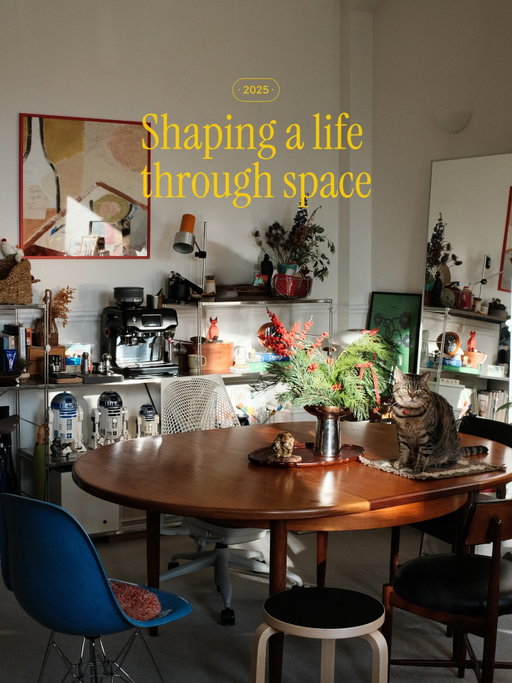 A year, shaped by space.

•
#interiorinspiration #SlowLiving #HomeAesthetics
#ModernInteriors #curatedliving 

editorial interiors | lived-in spaces | modern home | quiet design | objects with stories | thrifting finds | mid-century influences | warm minimalism | everyday rituals | coffee moments | home as a diary | space and life | London living | a modern home journal