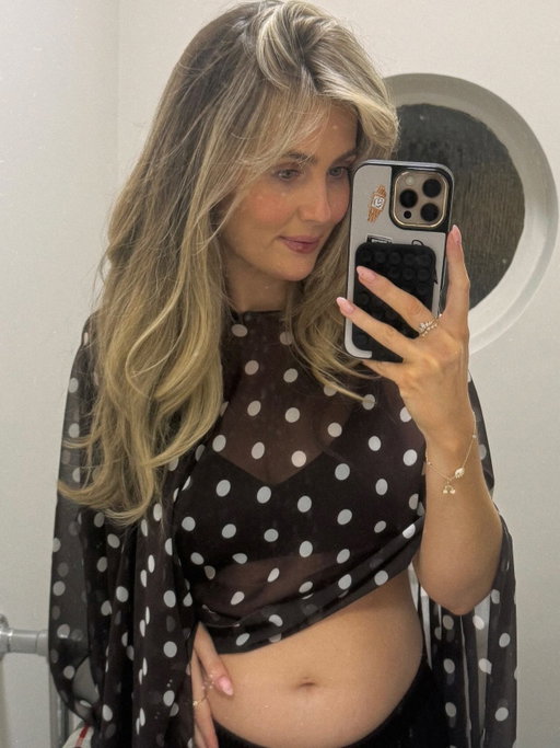 Grateful to the year that gave me everything I ever wanted 
🌈👶🏼✨ 

➡️every injection & every bruise, was worth it 🥹🙌🏼

#ivf #ivfjourney