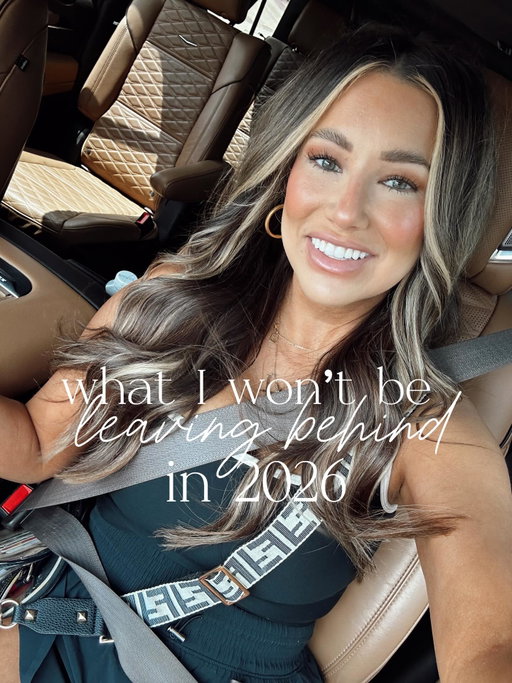 These are all staying with me in the 2026 ✨ you couldn’t pry those sweat pants out of my hands if you tried 😉 

Comment “FAVS” for the 🔗’s to everything!

#bestof2025 #newyear #newyearseve #fashion #trendy