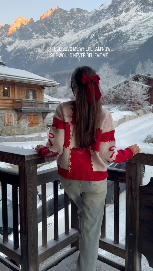 And that’s a wrap on 2025! 🎉 You’ve been great, despite the ups and downs… we’re all here now and should be grateful for every little good thing. What’s one thing you’d tell your 2020 self if you could? Happy new year guys! 🥂 #newyear #frenchalps #france #alps