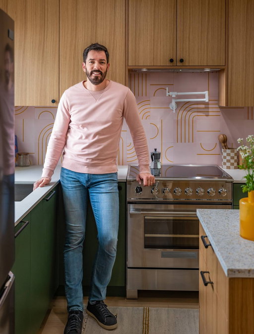 We helped Warren and Tricia make the most of their budget to create a bright kitchen, cozy dining room, and an inviting outdoor living area that's perfect for family gatherings. Head to our link in bio for all the design details!