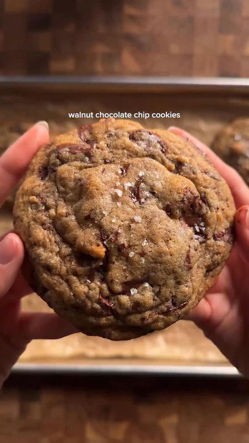 walnut chocolate chip cookies
1 cup (226g) unsalted butter
2 1/2 cups (305g) ap flour
1 tsp (6g) baking soda
1/2 tsp (3g) salt
3/4 cup (150g) brown sugar
4 tbsp (50g) white sugar
2 eggs
2 tsp (8g) vanilla extract
1 1/2 cups (260g) chocolate
1 cup (100g) chopped walnuts
*cream together the softened butter and sugars until smooth. then mix in the eggs and vanilla. in another bowl, whisk together the flour, baking soda, and salt. add the dry to the wet and fold gently to mix. fold in the chocolate and walnuts. set in the fridge for at least an hour (i did 3hrs), and then scoop. bake at 350 for about 12-14 min :)