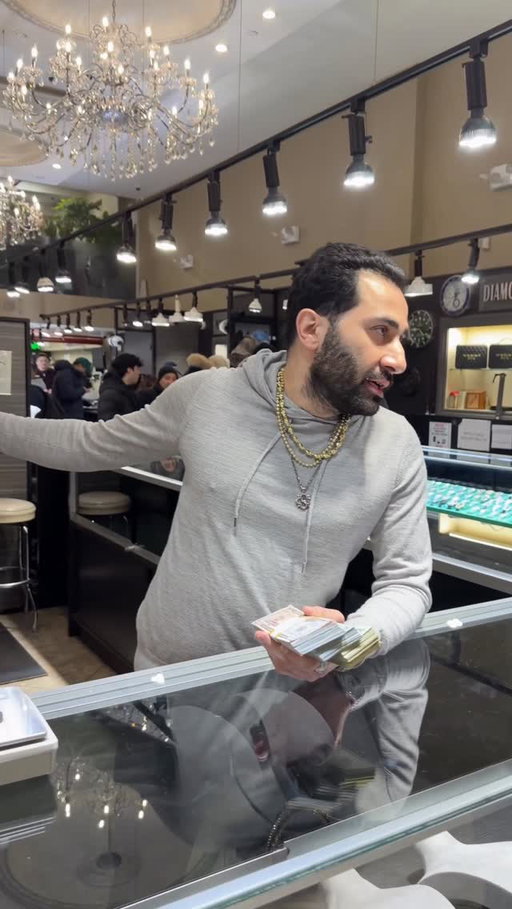 These mother fuckers pretending they’re me and then have the nerve to go rip off my customers  pretending they’re myself. Come up with that. 22K Akay and you better do it fast you and your pathetic, fucking family.