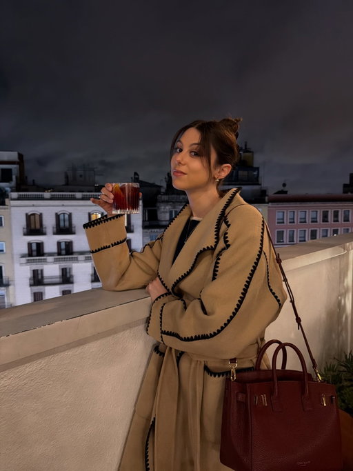 christmas/new year, uk & spain, 2025 🇪🇸🇬🇧

1. Rooftop negroni, Barcelona N1
2. Picasso museum (Las Meninas room)
3. @kungfuinternational arrives!
4. Gremlin mode, UK
5. Sagrada Família sunset
6. Hotel bar, Barcelona
7. Jet Lag 3am Library Sesh, UK
8. Gambas, Calamar, Patatas - Can Solé 
9. Canal Swans, UK 
10. Sagrada Família west wall 
11. @noahlongworthmcguire!
12. ¡Patas fritas en la bolsa! (jamón flavor)
13. Post-croquetas w @kungfuinternational 
14. Arundel River, UK
15. @immaxchester, Barceloneta Beach
16. More gambas at Mercat De La Boqueria
17. @noahlongworthmcguire @immaxchester ❤️