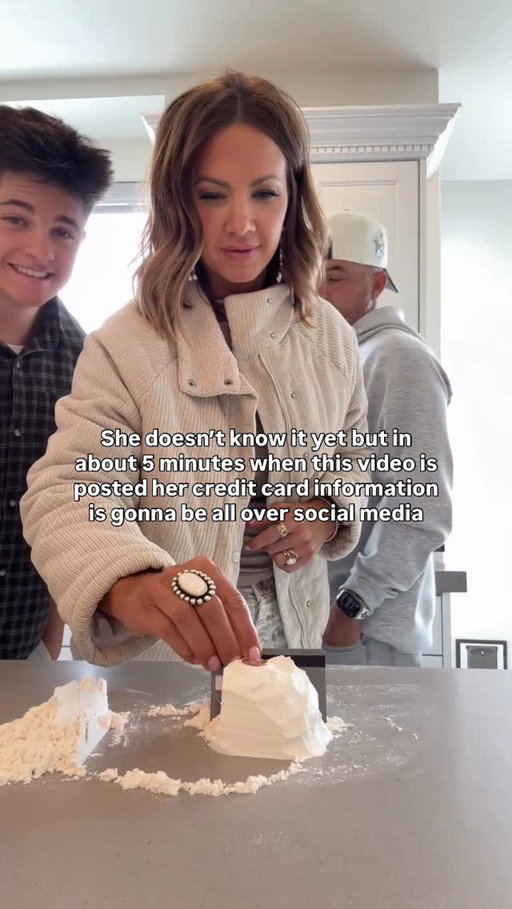 This was our top reel of 2025! It got 93 million views! 💀 

#mom #mistake #socialmedia