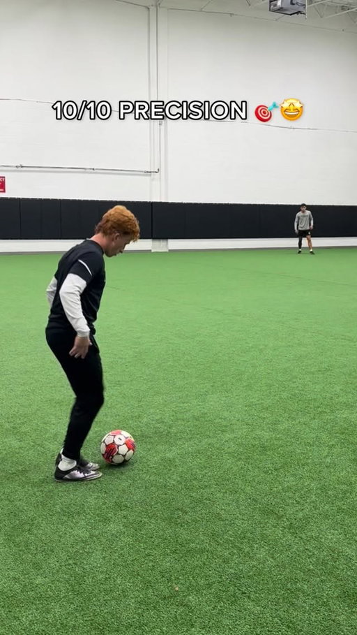 Recreating our most VIRAL video 🎯🤯
•
•
•
#football #soccer #ncaa #soccerdrills #satisfying