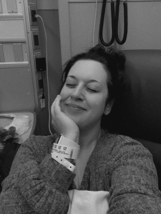 When I said I wanted to leave what wasn’t serving me anymore in 2025, I didn’t think that would be my gallbladder. But here we are. 🥲

Four long days in the ER, little to no food, even fewer answers, and now it looks like I’ll be ringing in 2026 with my new bestie morphine and one less organ.

Please let this be the rock bottom montage before the happy plot twist 2026 has in store 🤞🏻