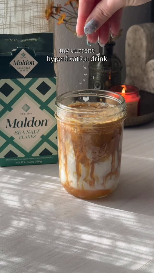 My current hyper-fixation drink has been a caramel macchiato with a BIG pinch of Flaky Sea Salt 🤩 

• Vanilla Syrup @pink_house_alchemy 
• Caramel Drizzle @hollanderchocolate 
• @maldonsalt 
• I think the best part of this is my beans, which are @drinkcoffee_dostuff Mexican Chiapas - BEST beans I’ve tried in a while!!!