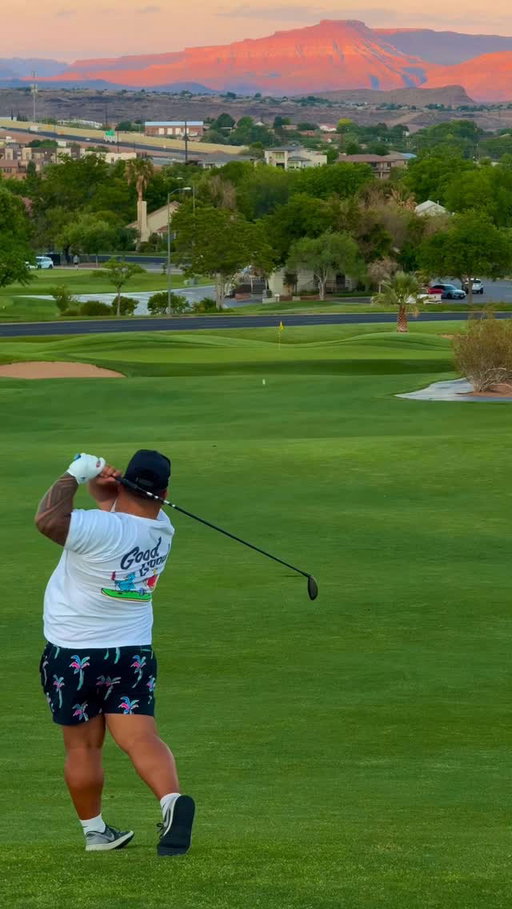 🚨THE SHOT OF THE YEAR🚨
•
I had two hole in one’s this year but neither of them compared to this stinger I hit one random night🤪
•
I still watch this shot on repeat because of how cool it is‼️
•
2025 you were amazing but I have a feeling 2026 will be much better🤎
#malosigolf #golf #goodgood #reels