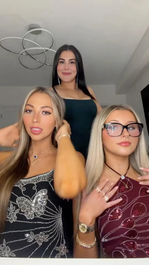 nye with the girls ✨🥳🎉 #nye