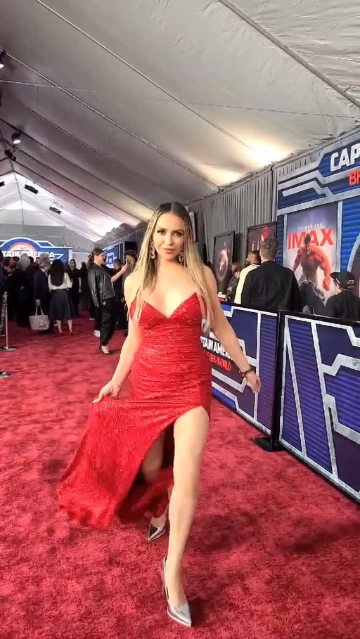 Walking into 2026 screaming Dream On! Happy New Year  everyone 🎊 🥳😘❤️