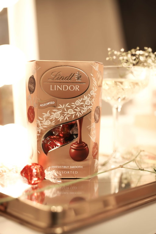 Friends, desserts, laughters… and, of course, LINDOR.⁣
⁣
That’s how we celebrated - how about you?⁣
⁣
Cheers to 2026! 🍫🎆⁣
⁣
#Lindt #Chocolate #ChocolateLove #CelebrationVibes #LindtChocolate #LindtLovers #Hello2026 #SweetStart #LINDOR