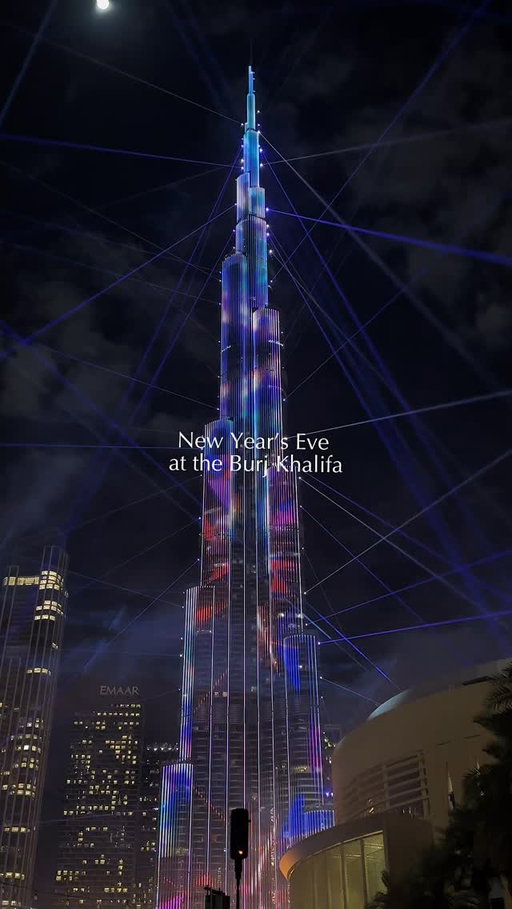 Fireworks at the Burj Khalifa 🎆✨ Enjoy 

#burj #burjkhalifadubai #burjkhalifa #fireworks #nye #newyearseve #reels #travel